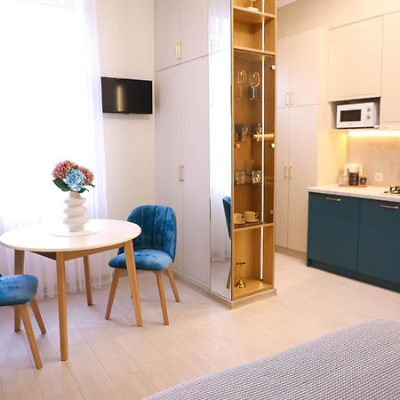 Modern Apartment, 3Mins To Opera Leopoli Esterno foto