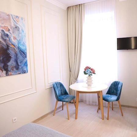 Modern Apartment, 3Mins To Opera Leopoli Esterno foto